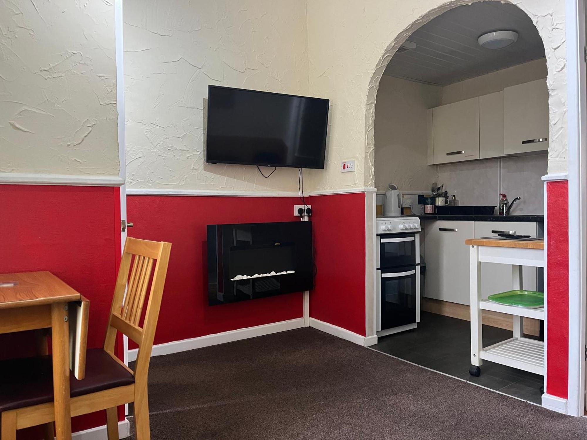 Lindisfarne Holiday Apartments - Families & Couples Only แบล็คพูล ภายนอก รูปภาพ