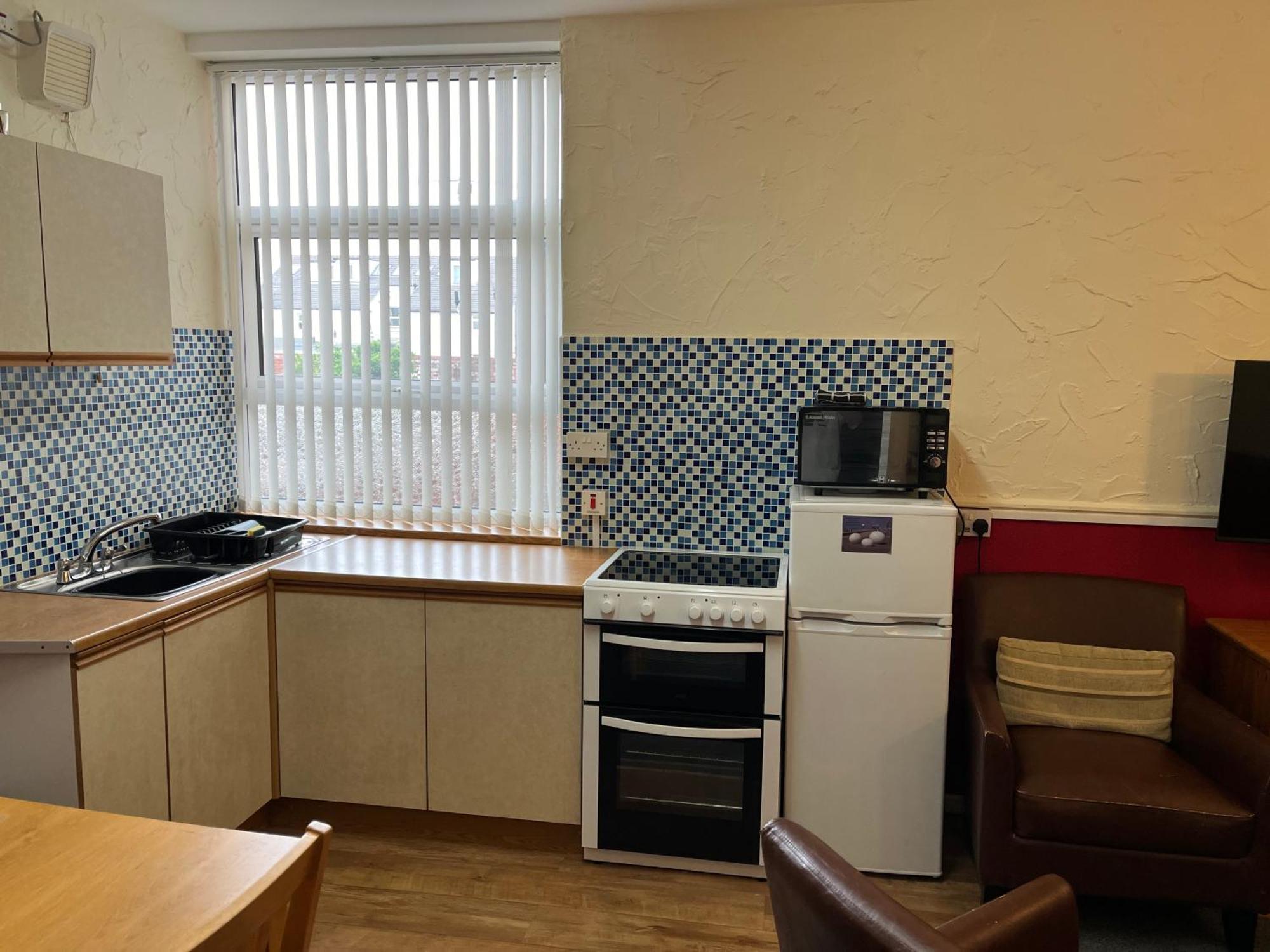 Lindisfarne Holiday Apartments - Families & Couples Only แบล็คพูล ภายนอก รูปภาพ