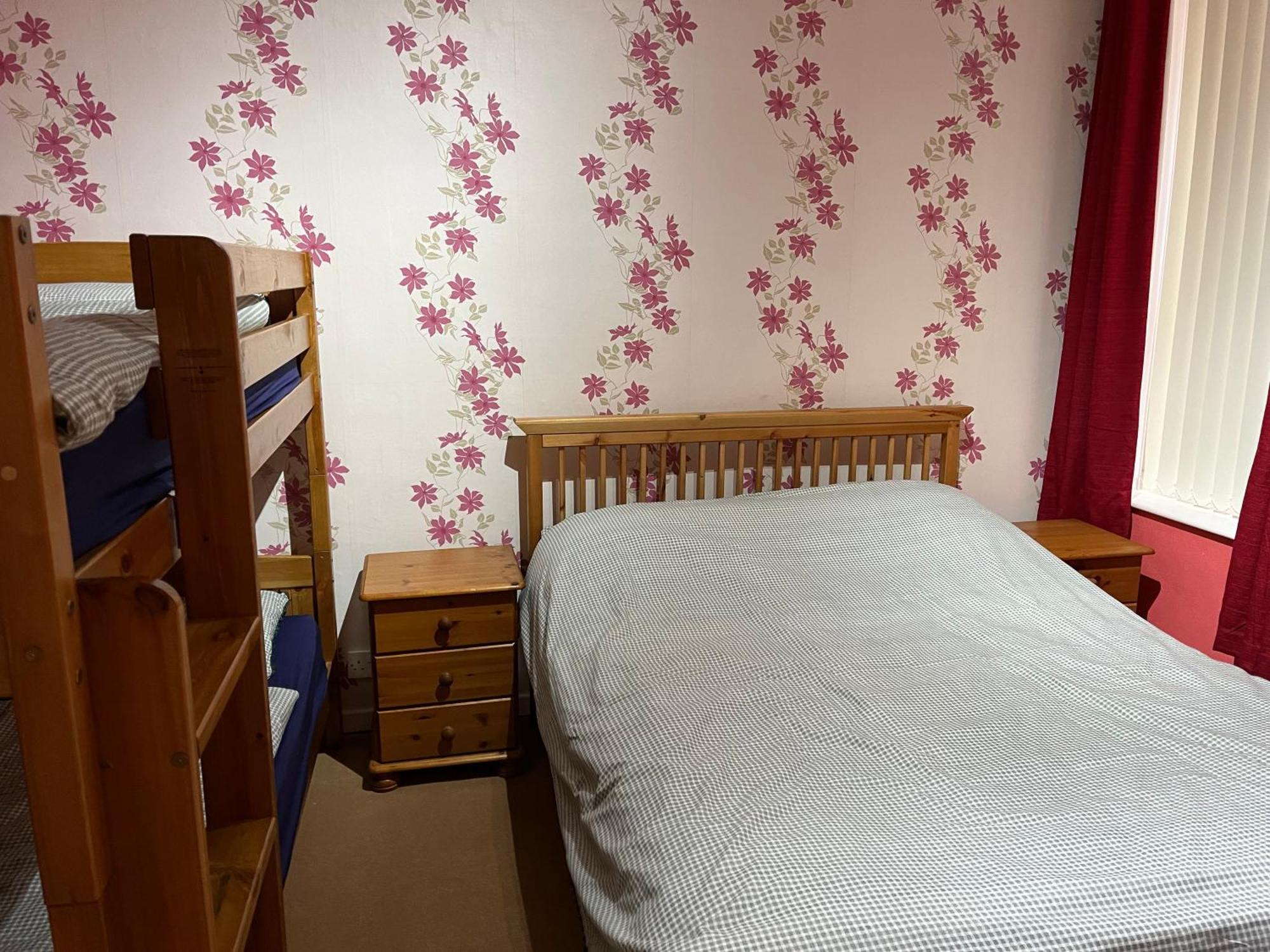 Lindisfarne Holiday Apartments - Families & Couples Only แบล็คพูล ภายนอก รูปภาพ