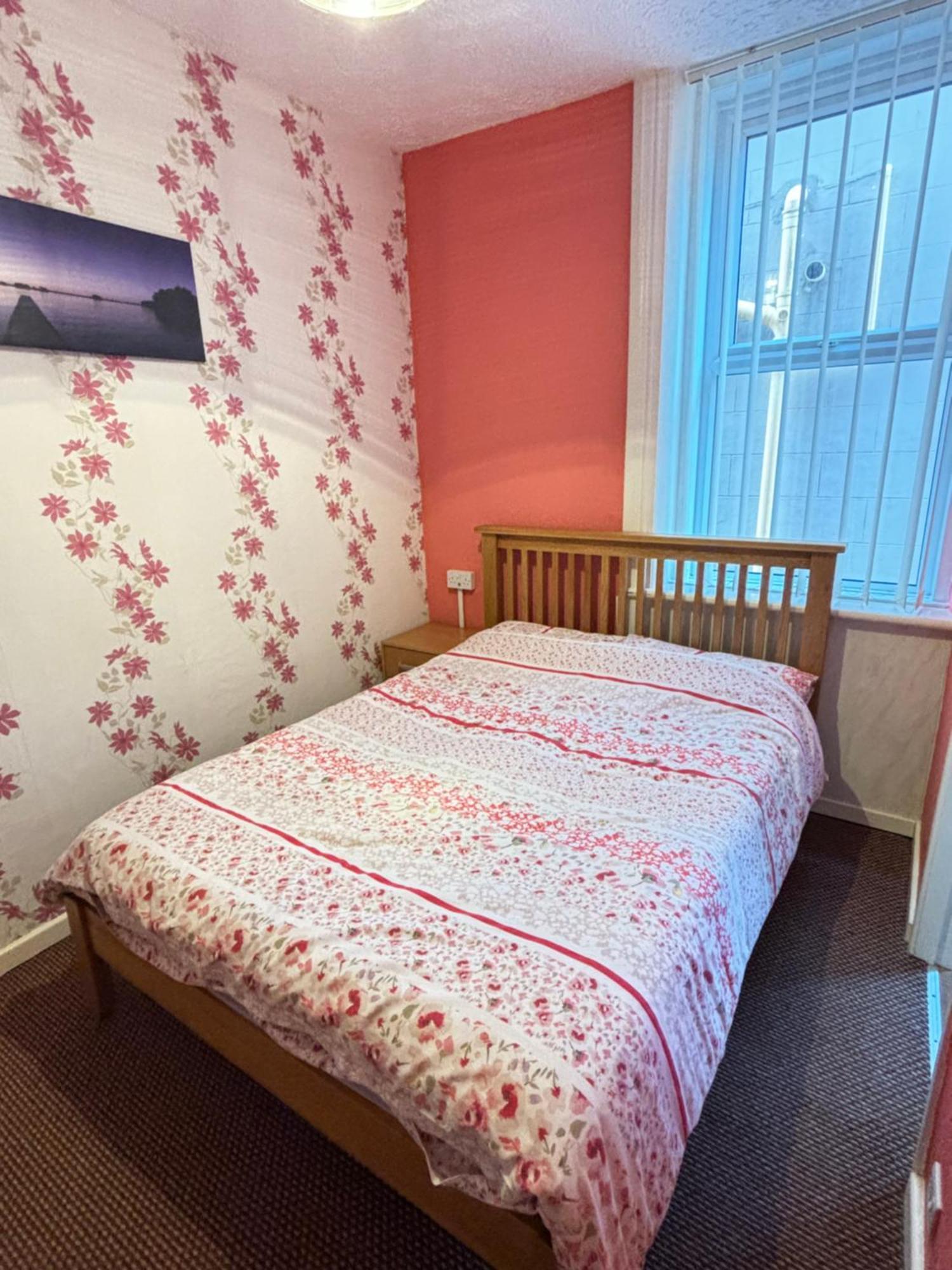 Lindisfarne Holiday Apartments - Families & Couples Only แบล็คพูล ภายนอก รูปภาพ