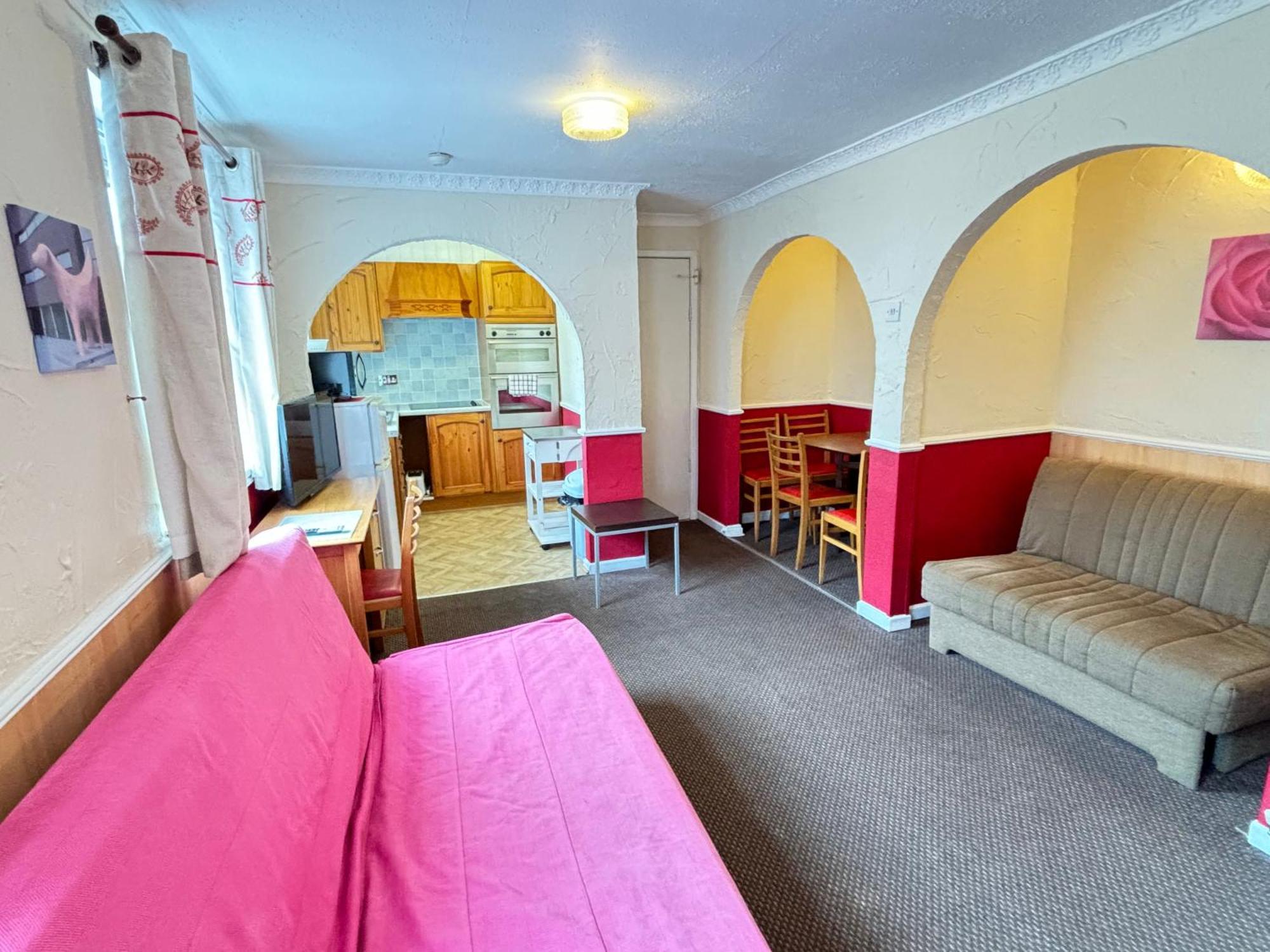 Lindisfarne Holiday Apartments - Families & Couples Only แบล็คพูล ภายนอก รูปภาพ
