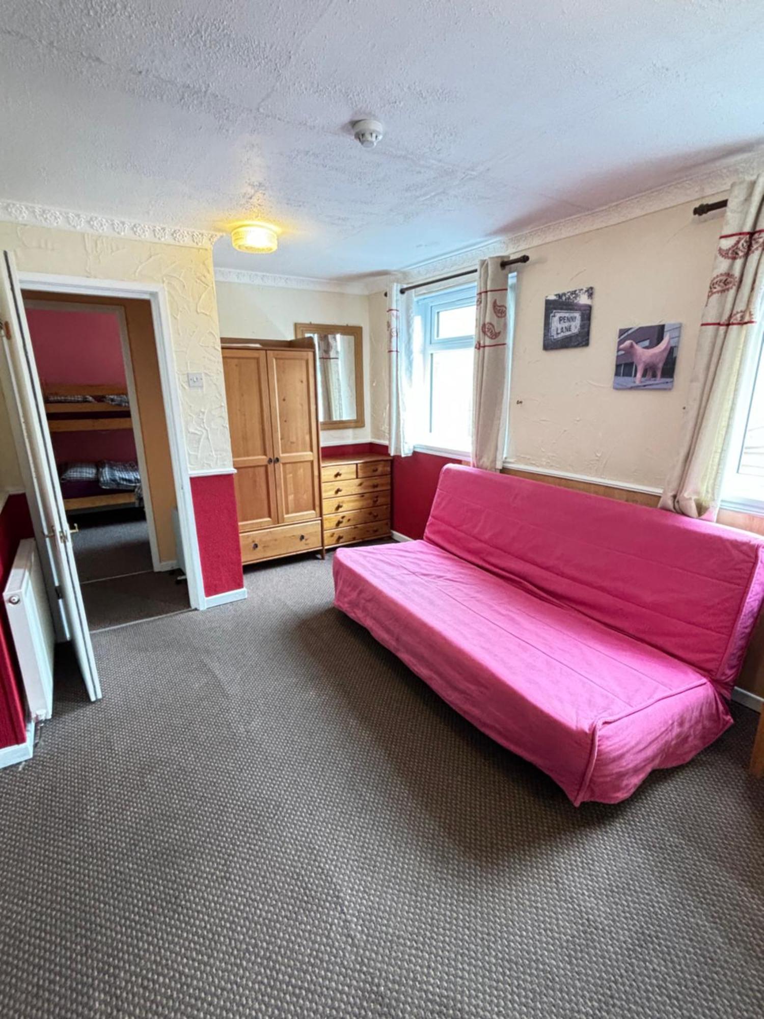 Lindisfarne Holiday Apartments - Families & Couples Only แบล็คพูล ภายนอก รูปภาพ