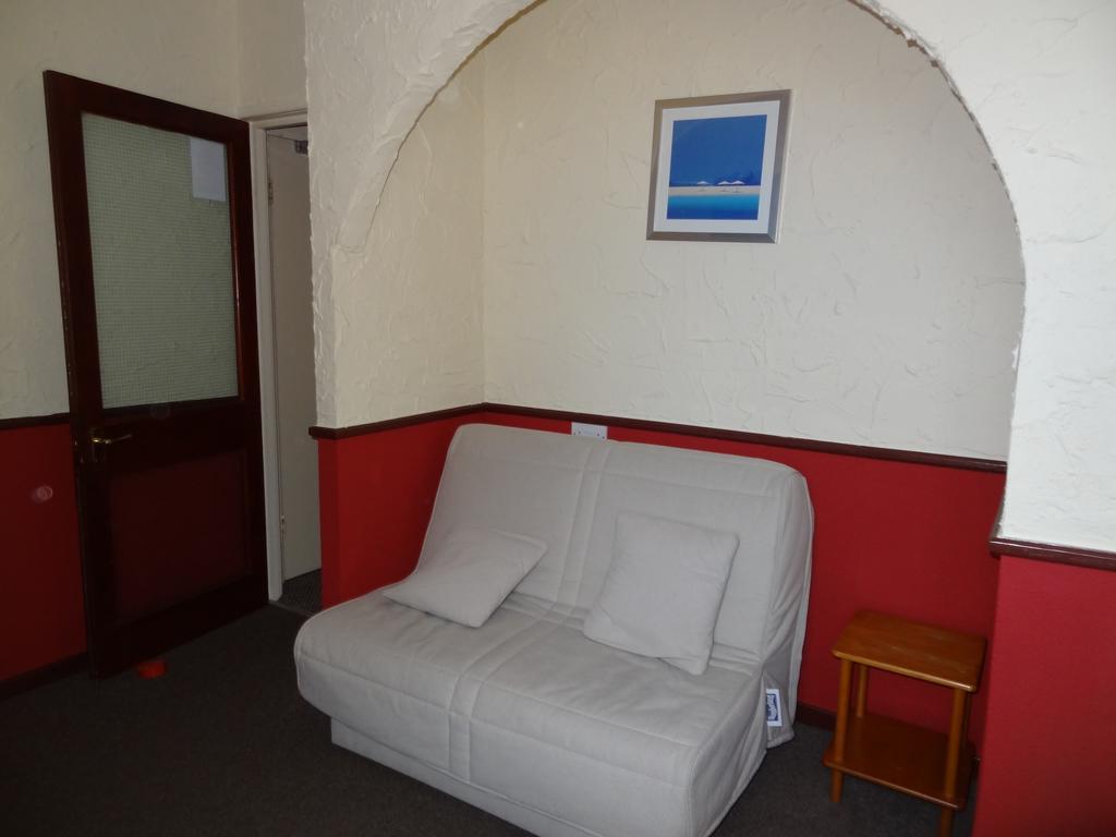 Lindisfarne Holiday Apartments - Families & Couples Only แบล็คพูล ภายนอก รูปภาพ