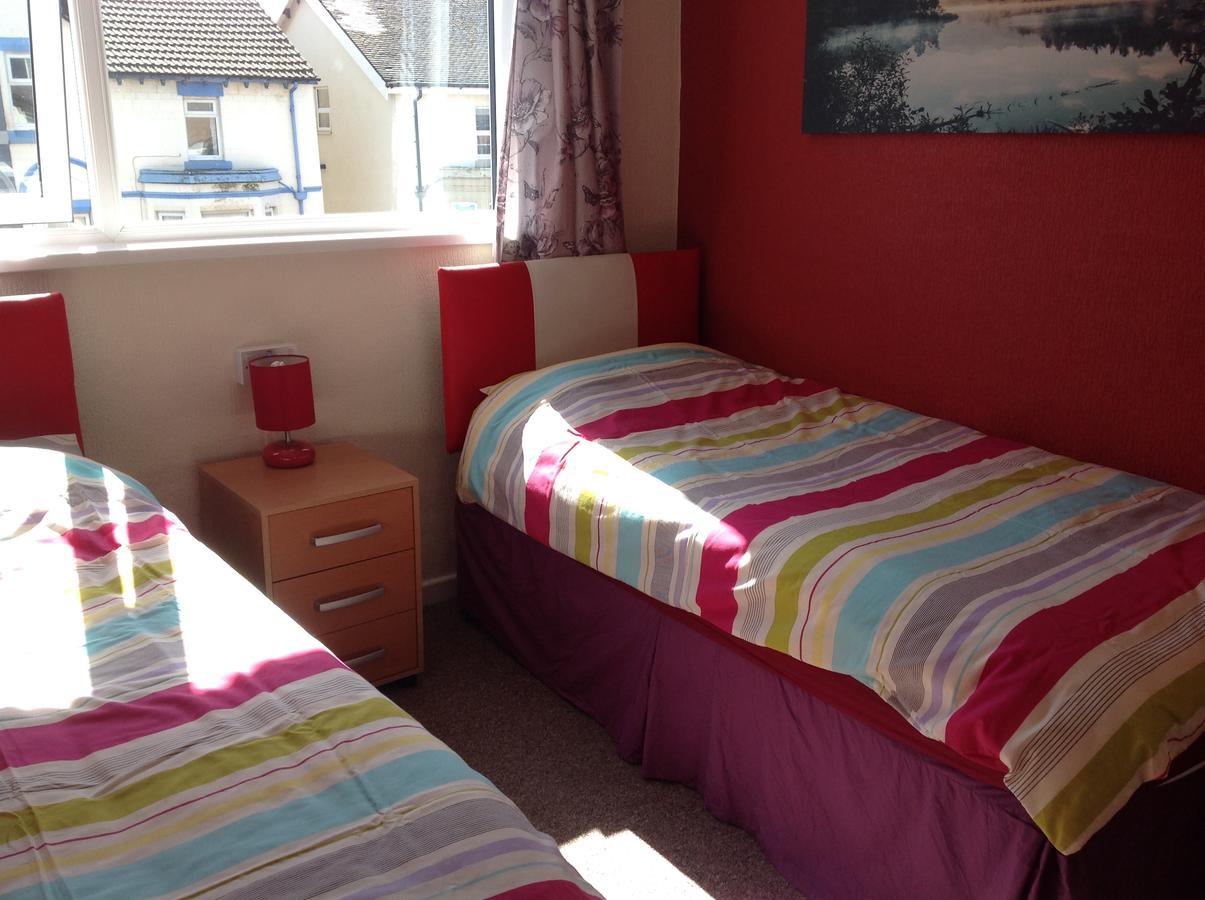 Lindisfarne Holiday Apartments - Families & Couples Only แบล็คพูล ภายนอก รูปภาพ
